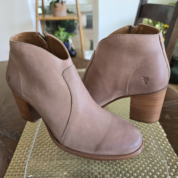 Frye Shoes - NWT Frye Nora Zip Short Dusty Rose 7
